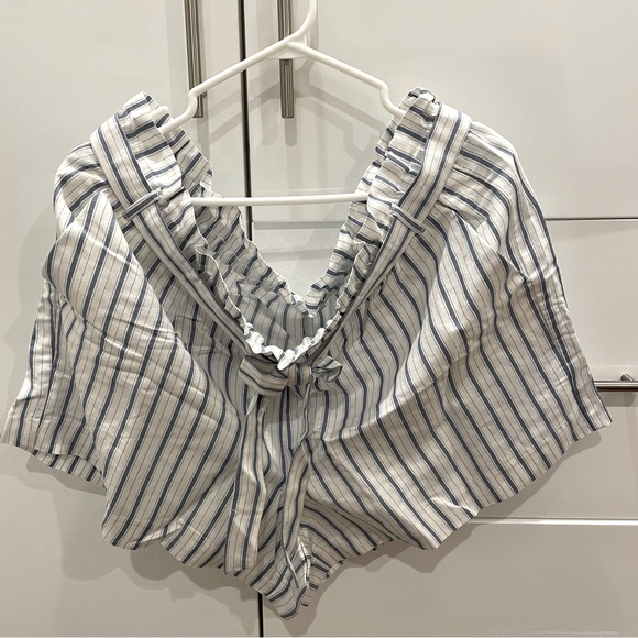 BNWT LOFT Blue and White Striped Shorts - Picture 3 of 4